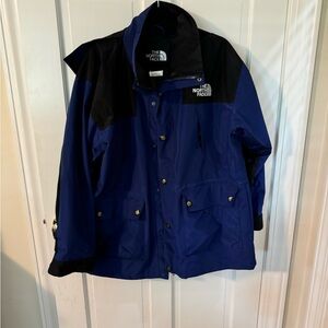 The North Face Men's Dual-Tone Raincoat